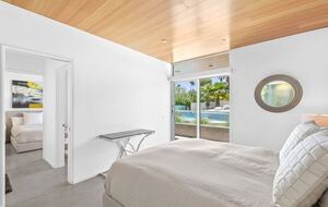 Glass Retreat: Mid-Century Modern Masterpiece - Rancho Mirage, California