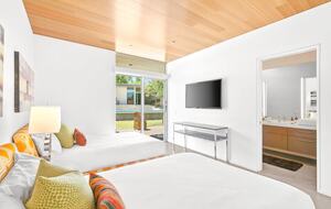 Glass Retreat: Mid-Century Modern Masterpiece - Rancho Mirage, California