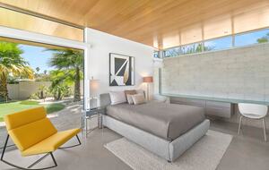 Glass Retreat: Mid-Century Modern Masterpiece - Rancho Mirage, California