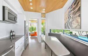 Glass Retreat: Mid-Century Modern Masterpiece - Rancho Mirage, California