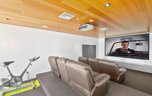 Glass Retreat: Mid-Century Modern Masterpiece - Rancho Mirage, California