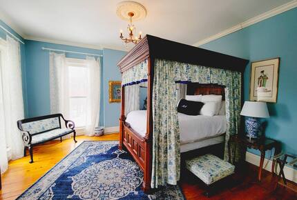 Chinoisserie Bedroom