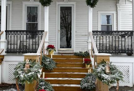 Stunning Historic Mansion and English Country Gardens in Upstate New York - Albion, New York