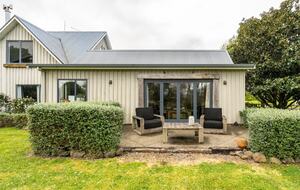 The Clevedon Retreat | A Country Getaway - Clevedon, New Zealand