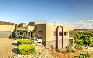 Chill on the Hill | Arizona Wine Country Luxury - Cornville, Arizona