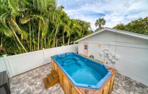 Clearwater Cottage | Quick Walk to the Beach - Clearwater Beach, Florida