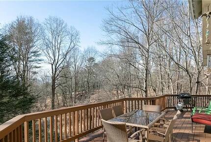 Beautiful Mountain Retreat | 10 minutes to Downtown Asheville - Asheville, North Carolina
