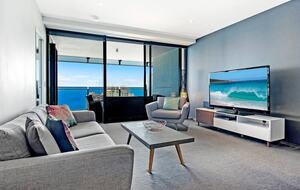Luxury Ocean View Spa Apartment - Gold Coast, Australia