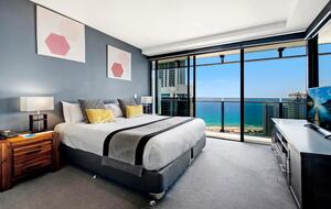 Luxury Ocean View Spa Apartment - Gold Coast, Australia