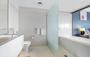 Luxury Ocean View Spa Apartment - Gold Coast, Australia