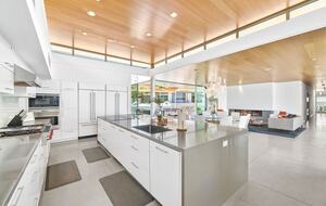 Glass Retreat: Mid-Century Modern Masterpiece - Rancho Mirage, California