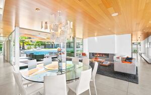 Glass Retreat: Mid-Century Modern Masterpiece - Rancho Mirage, California