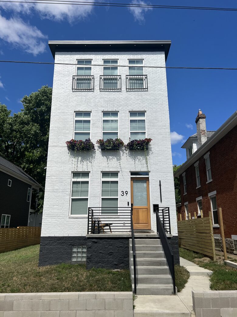 Modern Downtown Luxury Retreat with City Views & Entertainment Areas - Columbus, Ohio