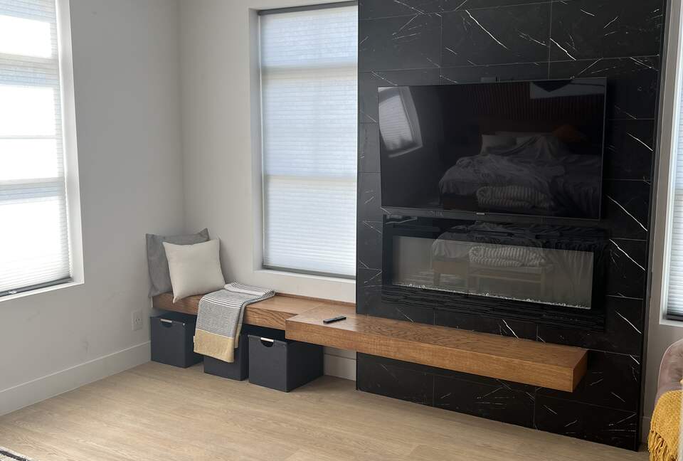 Modern Downtown Luxury Retreat with City Views & Entertainment Areas - Columbus, Ohio