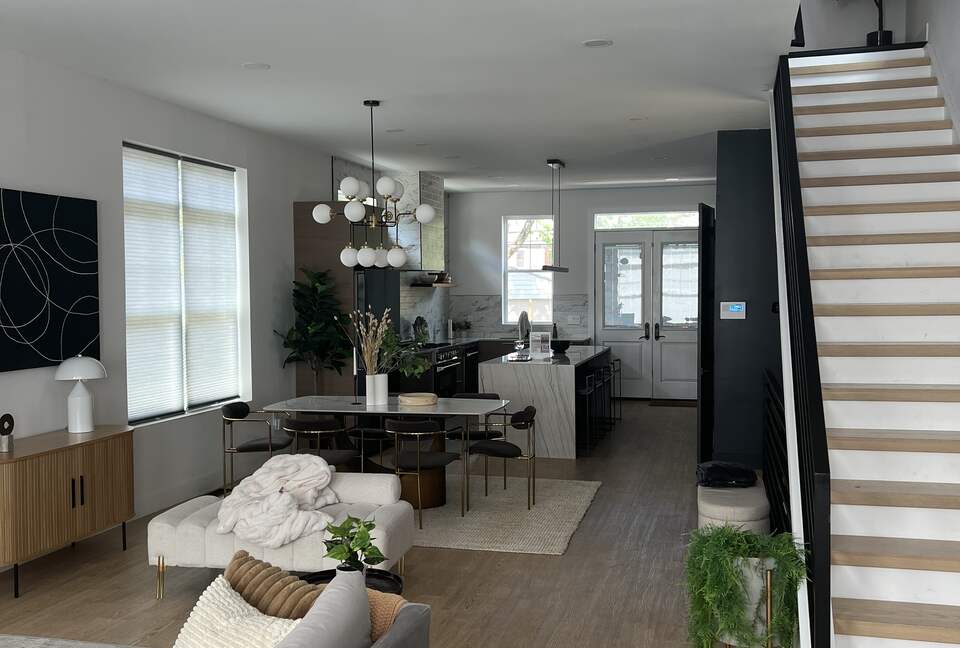 Modern Downtown Luxury Retreat with City Views & Entertainment Areas - Columbus, Ohio