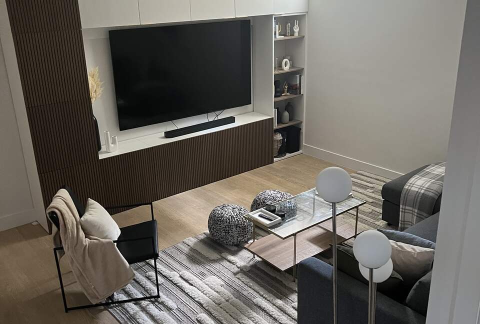 Modern Downtown Luxury Retreat with City Views & Entertainment Areas - Columbus, Ohio