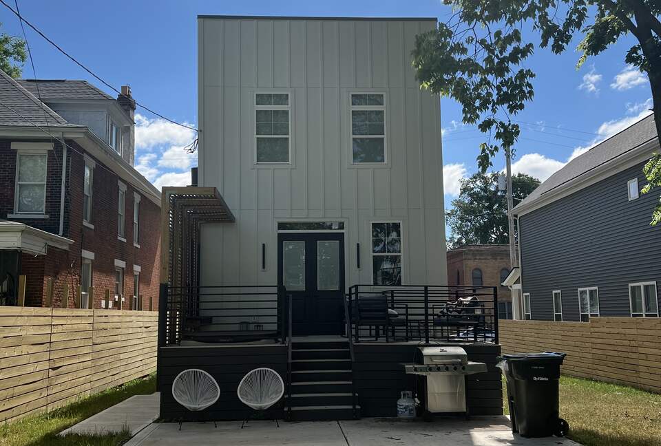 Modern Downtown Luxury Retreat with City Views & Entertainment Areas - Columbus, Ohio