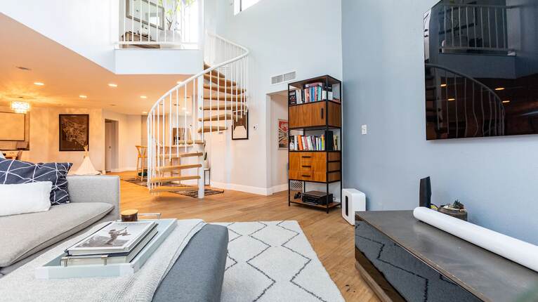 Photo inspiration: Fresh Look at Brentwood Penthouse Condo Luxury Home Exchange In Los Angeles