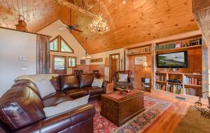 Hidden Gem: Secluded Mountain Cottage with Scenic Views - Banner Elk, North Carolina