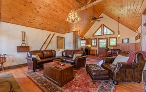Hidden Gem: Secluded Mountain Cottage with Scenic Views - Banner Elk, North Carolina