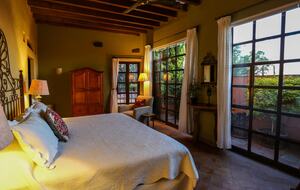 King Suite with views of Parroquia