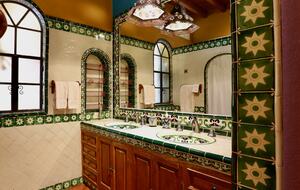 King Suite full bath