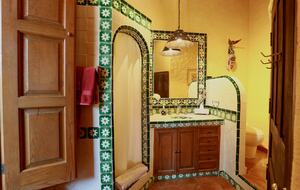 Queen Suite full bath