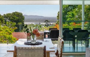 Noosa Heads Hideaway | Prime Location, Views & Sunsets, Walk to Beach - Noosa Heads, Australia