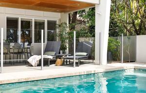 Noosa Heads Hideaway | Prime Location, Views & Sunsets, Walk to Beach - Noosa Heads, Australia