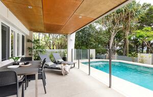 Noosa Heads Hideaway | Prime Location, Views & Sunsets, Walk to Beach - Noosa Heads, Australia