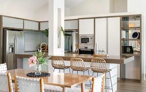 Noosa Heads Hideaway | Prime Location, Views & Sunsets, Walk to Beach - Noosa Heads, Australia