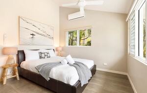 Noosa Heads Hideaway | Prime Location, Views & Sunsets, Walk to Beach - Noosa Heads, Australia