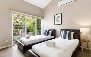 Noosa Heads Hideaway | Prime Location, Views & Sunsets, Walk to Beach - Noosa Heads, Australia