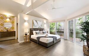 Noosa Heads Hideaway | Prime Location, Views & Sunsets, Walk to Beach - Noosa Heads, Australia