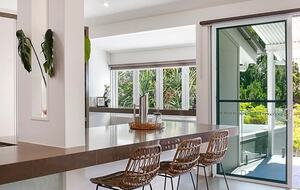 Noosa Heads Hideaway | Prime Location, Views & Sunsets, Walk to Beach - Noosa Heads, Australia