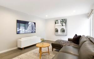 Noosa Heads Hideaway | Prime Location, Views & Sunsets, Walk to Beach - Noosa Heads, Australia