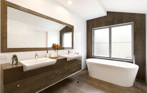 Noosa Heads Hideaway | Prime Location, Views & Sunsets, Walk to Beach - Noosa Heads, Australia