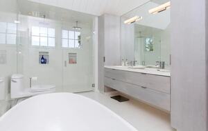 Stunning Modern Design Retreat - Sag Harbor, New York