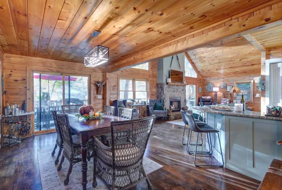 Creekside Serenity on Lake Blue Ridge - Morganton, Georgia