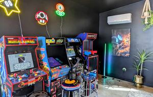 Game room w/ Arcades, ping pong, smart TV, Nintendo