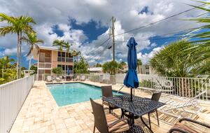 Common Area Pool and Outdoor Dining & Propane BBQ Grills Area