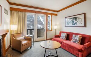 Stunning Stowe Studio | Top Floor Views, Ski In/Out - Stowe, Vermont
