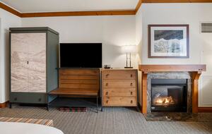 Stunning Stowe Studio | Top Floor Views, Ski In/Out - Stowe, Vermont
