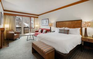 Stunning Stowe Studio | Top Floor Views, Ski In/Out - Stowe, Vermont