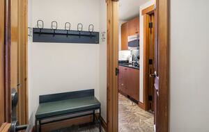 Stunning Stowe Studio | Top Floor Views, Ski In/Out - Stowe, Vermont