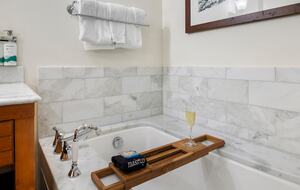 Stunning Stowe Studio | Top Floor Views, Ski In/Out - Stowe, Vermont