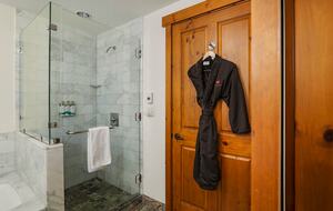 Stunning Stowe Studio | Top Floor Views, Ski In/Out - Stowe, Vermont