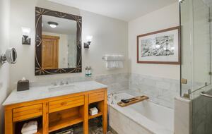 Stunning Stowe Studio | Top Floor Views, Ski In/Out - Stowe, Vermont