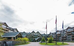 Stunning Stowe Studio | Top Floor Views, Ski In/Out - Stowe, Vermont