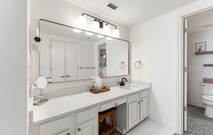 Master 1 on suite bathroom